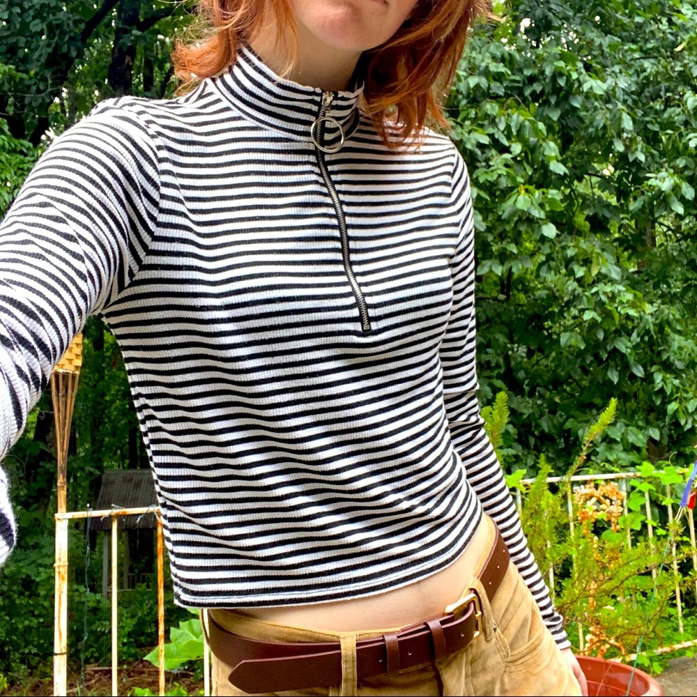 Forever 21 Black & White Striped Ring Zipper LS Crop Top Sz M